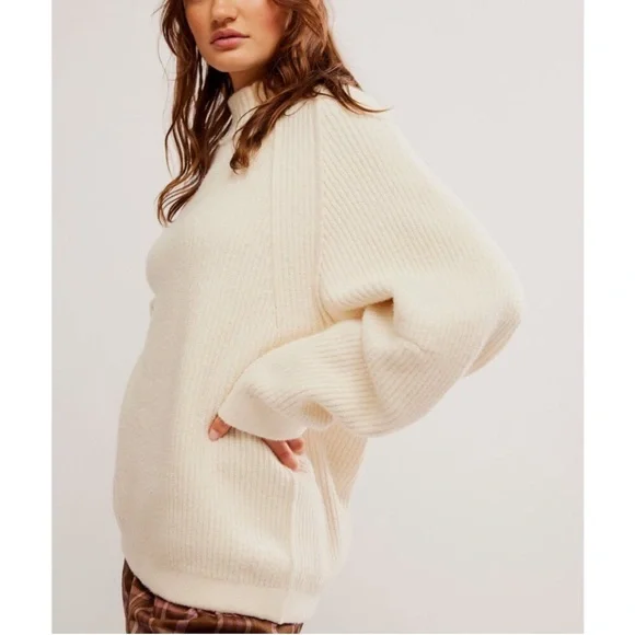 Free People Sunbeam Sweater - NWT size small, oversized, off white, mock neck